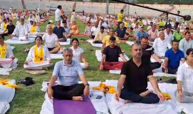 पाटलिपुत्र खेल परिसर में International Yog Day का हुआ आयोजन सुशील मोदी मंगल पांडेय समेत सैकड़ों लोग हुए शामिल 