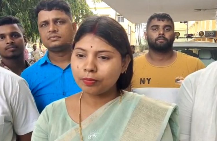 रोहतास ज़िले में घटिया सड़क निर्माण पर बिफरे जिला परिषद् सदस्य 