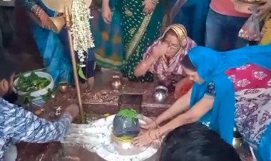 सावन की पहली सोमवारी पर मंदिरो में उमरी भक्तो का सैलाब 