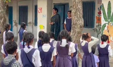 बेतिया में छात्राओं को पढ़ाया जा रहा आत्मनिर्भरता का पाठ