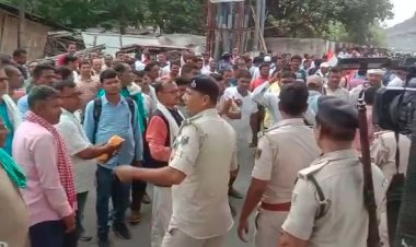 अपनी मांगो को लेकर किसान सलाहकार उतरे सड़क पर, कहा जनसेवक का दर्जा दिया जाए
