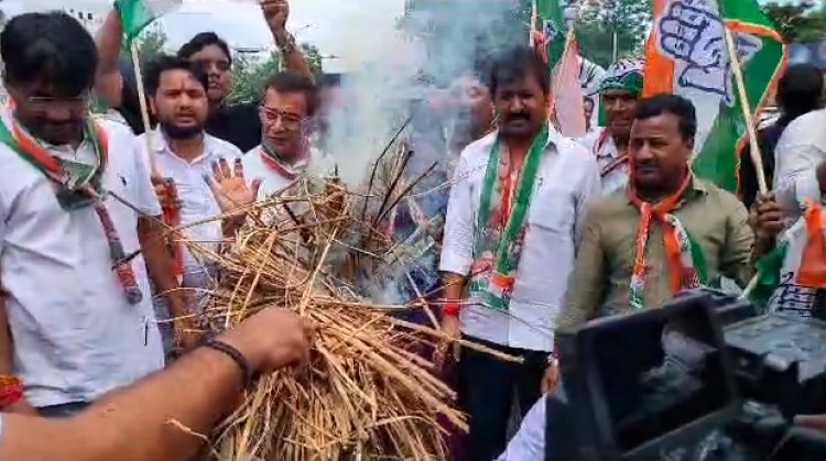 मानहानि मामले में हाईकोर्ट के फैसले के खिलाफ कांग्रेस कार्यकर्ताओं का पटना में प्रदर्शन 