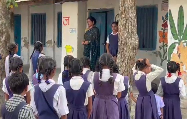 बेतिया में छात्राओं को पढ़ाया जा रहा आत्मनिर्भरता का पाठ
