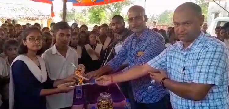 राज्यस्तरीय प्रतियोगिता में अव्वल आने वाले बच्चे अनन्या और आदित्य हुए सम्मानित, कहा इंटरनेशनल प्रतियोगिता में भी धूम मचाने की कर रहे तैयारियां 