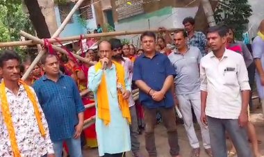 बहादुरपुर हाउसिंग बोर्ड कॉलोनी को खाली करवाने के विरोध में स्थानीय लोगों का एक दिवसीय धरना 