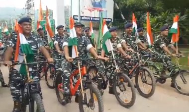गया में सड़कों पर 159 बटालियन सीआरपीएफ ने निकाली तिरंगा यात्रा