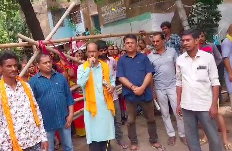 बहादुरपुर हाउसिंग बोर्ड कॉलोनी को खाली करवाने के विरोध में स्थानीय लोगों का एक दिवसीय धरना 