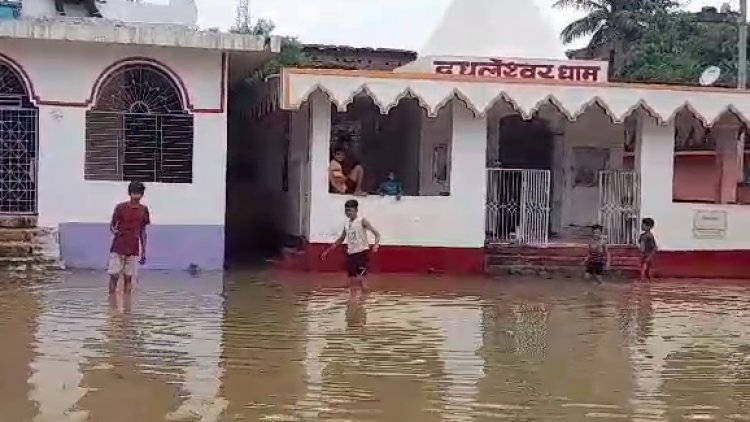 भागलपुर के नाथनगर प्रखंड के मंदिर परिसर में जल जमाव से आम जनजीवन परेशान 