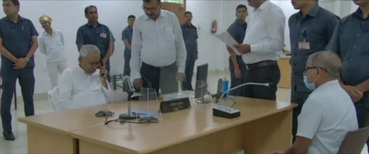 CM नीतीश का जनता दरबार, शिकायत सुन मुख्यमंत्री ने सचिव को मामले के जांच के दिए आदेश 