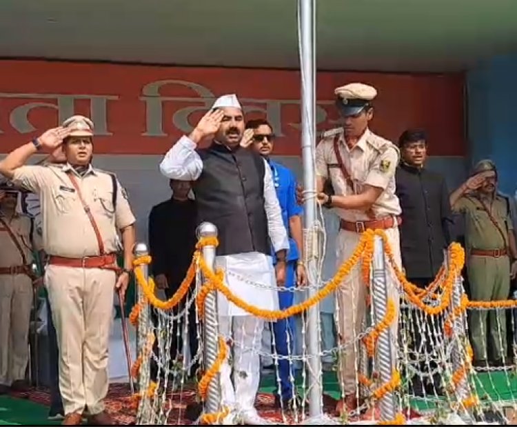 गया के ग़ांधी मैदान में मंत्री इसराइल मंसूरी ने किया झंडोतोलन