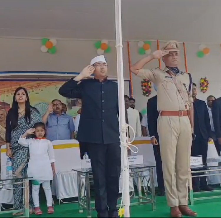 77वें स्वतंत्रता दिवस के मौके पर नालंदा डीएम शशांक शुभंकर ने किया झंडोत्तोलन 