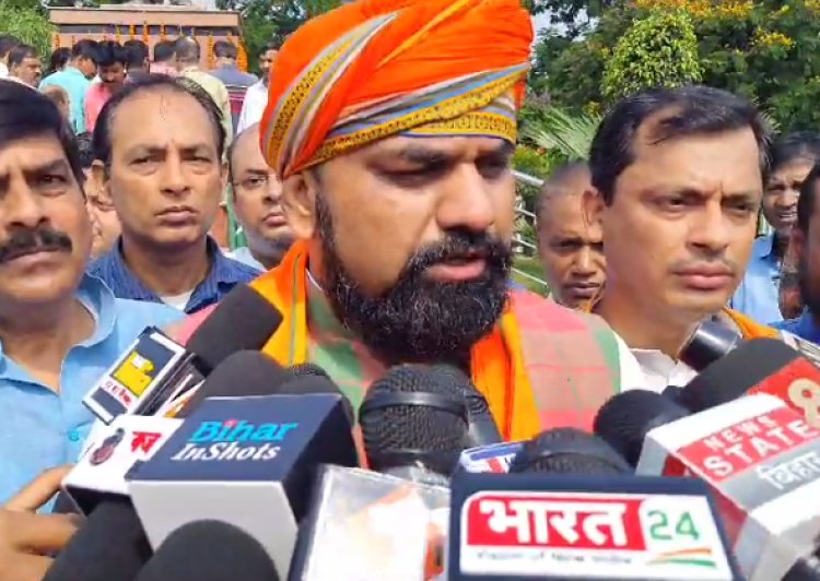 सम्राट चौधरी समेत भाजपा नेताओ ने दिवं/गत अटल बिहारी वाजपेयी की पुण्य/तिथि पर दी श्रद्धां/जलि
