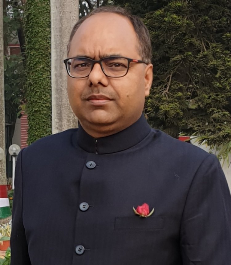 के के पाठक को पटना के डीएम ने दी नसीयत ,बोला मौसम को देखते हुए लूगा फैसला