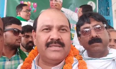 लालू यादव के 77वां जन्मदिन पर सासाराम में कार्यकर्ताओ ने दी बधाई 