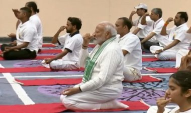 PM मोदी ने श्रीनगर में किया योगाभ्यास, बोले- अब योग पर बात करते हैं दुनिया के नेता