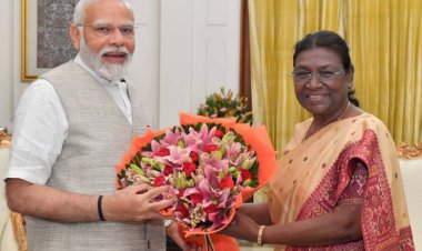 संसद भवन पहुंचीं राष्ट्रपति द्रौपदी मुर्मू, उपराष्ट्रपति, पीएम मोदी और लोकसभा अध्यक्ष ने किया स्वागत