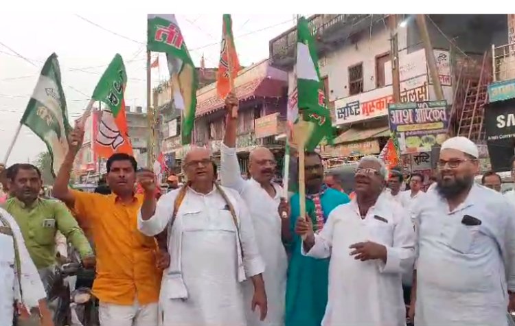 एनडीए कि सरकार बनने की खुशी में मधेपुरा में गठबंधन के कार्यकर्ताओं ने निकाला विजय जुलूस