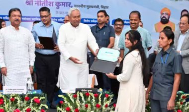 सीएम नीतीश कुमार ने 9888 सर्वेकर्मियों को बांटा नियुक्ति पत्र, अधिकारियों को 2025 तक सर्वे कार्य पूरा करने का दिया लक्ष्य
