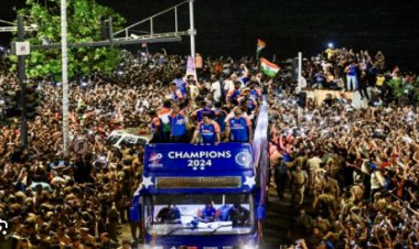 मुंबई में वर्ल्ड चैंपियंस का हुआ जोरदार स्वागत, सड़कों पर जुटे लाखों फैंस, पटना में भी दिखी फैंस की दीवानगी 