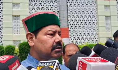 बिहार को विशेष राज्य के दर्जे की मांग पर सदन के बाहर विपक्ष का ज़ोर/दार हंगामा 
