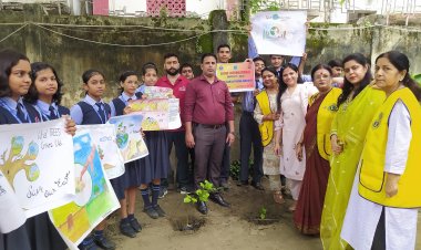 Lion's Club Of Patna Harmony के द्वारा LMC High School में पौधरोपण का हुआ आयोजन 