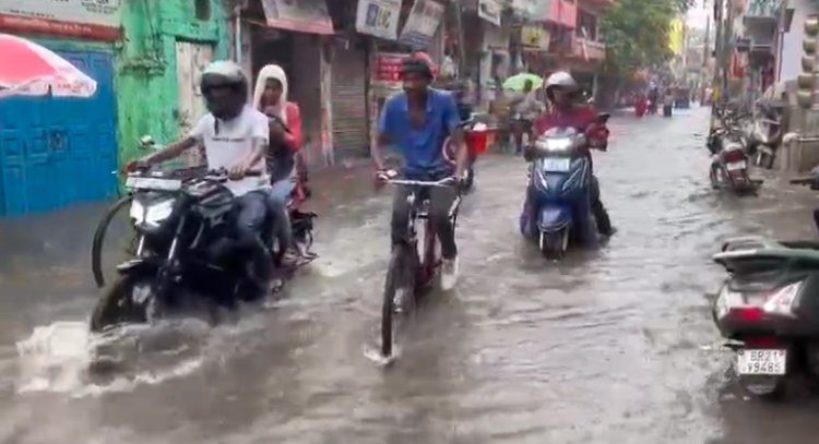 तैरता दिखा शहर, जल जमाव से लोग परेशान , झमाझम बारिश ने बिगड़ी शहर की सूरत