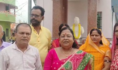 फारबिसगंज में हर घर तिरंगा अभियान कार्यक्रम के तहत वीर महापुरुषों के प्रतिमा स्थल पर किया गया माल्यार्पण   