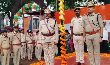 पटना के कोतवाली थाना में डीएसपी कृष्ण मुरारी प्रसाद ने किया झंडातोलन 