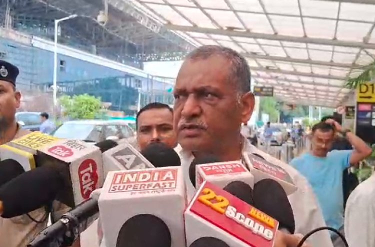 पत्रकरो के सवालो पर चुटकी लेते हुए अखिलेश सिंह ने दिया बड़ा बयान! कहा......