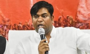 जुब्बा सहनी को नमन कर मुकेश सहनी का तंज, बोले—शहीद के गांव तक आज भी नहीं पहुंचा विकास