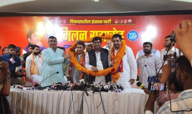 VIP में शामिल हुए पूर्व IPS नुरुल होदा,  मुकेश सहनी बोले- हमें अपनी पार्टी की नहीं, बिहार के भविष्य की चिंता