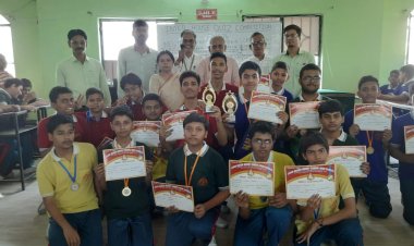 Lohia Nagar Mount Carmel High School में क्विज कम्पटीशन का आयोजन