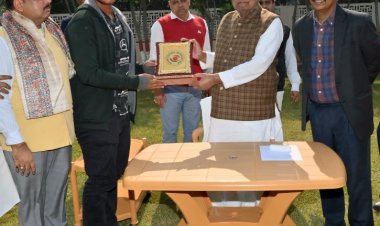 35 बॉल पर शतक ठोकने वाले वैभव सूर्यवंशी की नीतीश कुमार ने की जमकर तारीफ़, 10 लाख रुपये देने का किया ऐलान