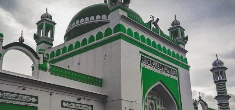 UP News: संभल की शाही जामा मस्जिद में पूजा करने पहुंचे 3 युवक, पुलिस ने हिरासत में लिया