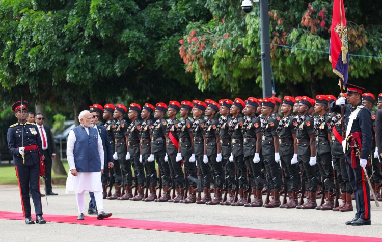 PM मोदी कोलंबो पहुंचे , श्रीलंकाई राष्ट्रपति ने किया गर्मजोशी से स्वागत; तोपों की सलामी दी गयी