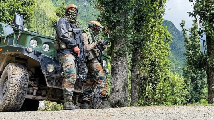 जम्मू-कश्मीर के किश्तवाड़ में मुठभेड़, सेना ने 3 आतंकियों को मार गिराया; सर्च अभियान जारी