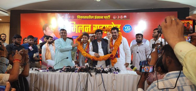 VIP में शामिल हुए पूर्व IPS नुरुल होदा,  मुकेश सहनी बोले- हमें अपनी पार्टी की नहीं, बिहार के भविष्य की चिंता