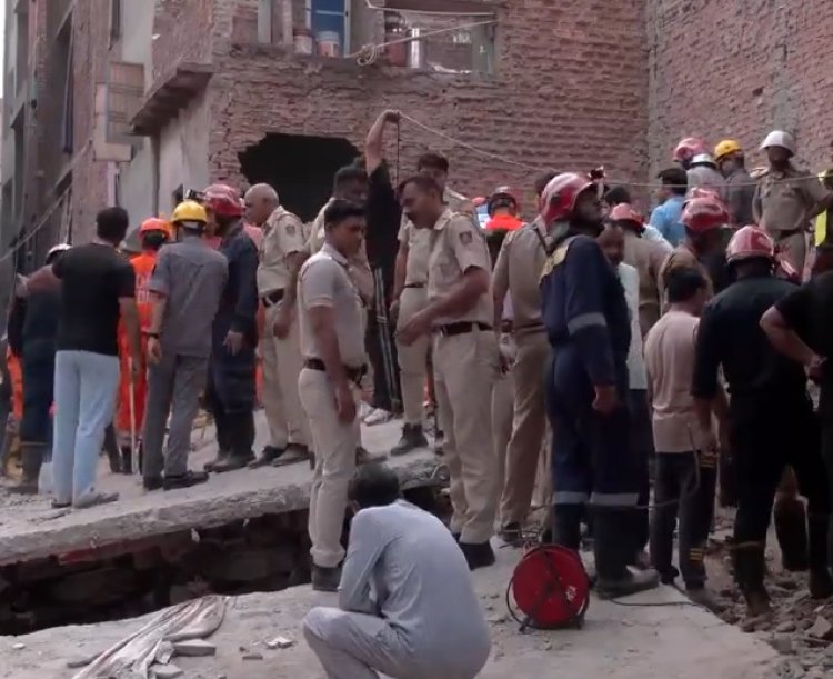 दिल्ली में 4 मंजिला इमारत ढही, 6 लोगों की मौत; 20 से अधिक लोगों की मलबे में दबे; राहत और बचाव कार्य जारी