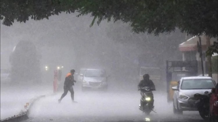 Weather Report: 50 किमी की स्पीड से चलेंगी तेज हवाएं, आंधी-ओले के साथ 17 राज्यों में भारी बारिश का अलर्ट!