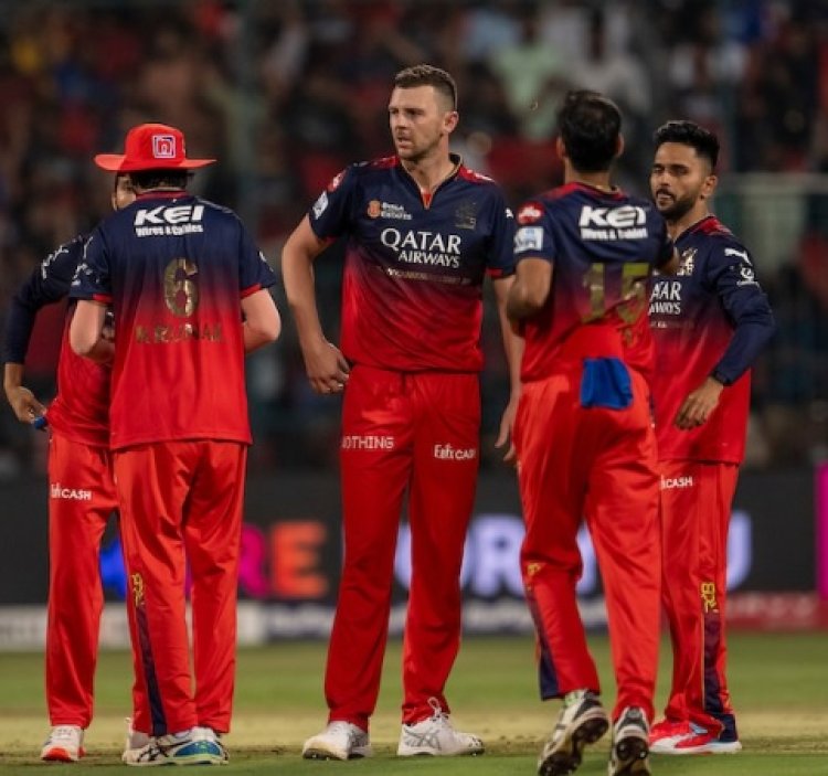 हेजलवुड के 4 विकेट, कोहली और पडीक्कल के अर्धशतक; रोमांचक मुकाबले में RCB ने राजस्थान रॉयल्स को हराया