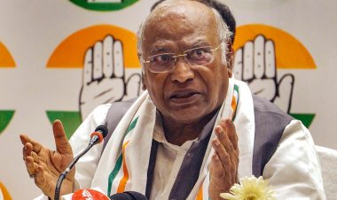 PM मोदी को भगवान का दूत बताने पर खरगे का तंज: शादी करने से बच्चा होता है, घर में सोने से नहीं