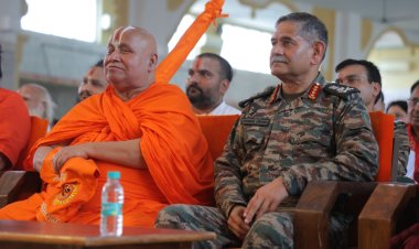 सेना प्रमुख ने चित्रकूट में जगद्गुरु रामभद्राचार्य से दीक्षा ली, गुरु ने दक्षिणा में मांगा POK