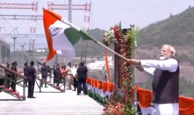 पीएम मोदी ने चिनाब ब्रिज पर तिरंगा लहराया, चीन-पाकिस्तान को दिया कड़ा संदेश
