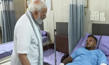 अहमदाबाद विमान हादसे में बचे एकमात्र यात्री विश्वास कुमार से पीएम मोदी ने मुलाकात की, जानें उनकी आपबीती