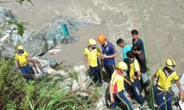 उत्तराखंड में बड़ा हादसा: रुद्रप्रयाग में उफनती अलकनंदा में समाई मिनी बस, 3 लोगों की मौत