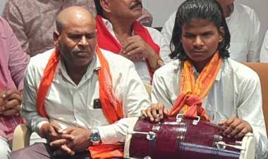 कथावाचक विवाद: CM योगी की सख्ती के बाद मुकुट मणि पर केस, जानिए ताजा अपडेट