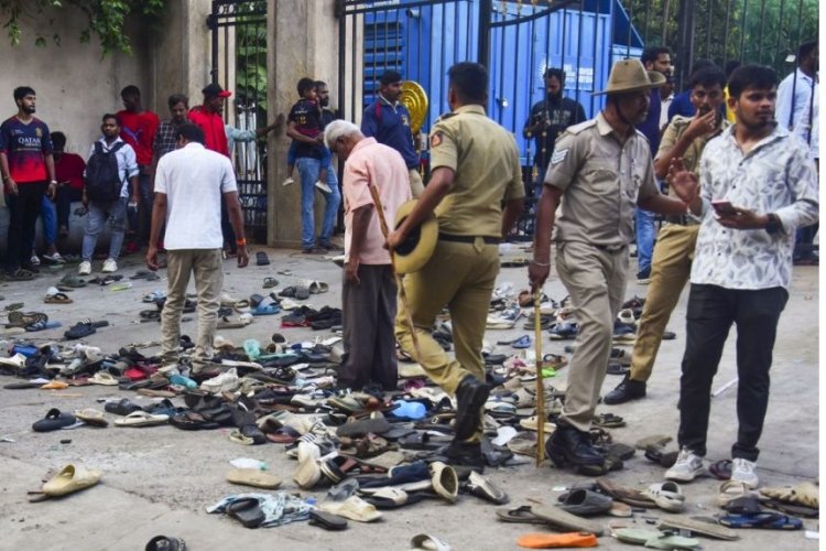 ब्रेकिंग न्यूज: बेंगलुरु भगदड़ मामले में पुलिस की बड़ी कार्रवाई, RCB अधिकारी निखिल सोसले समेत 4 गिरफ्तार