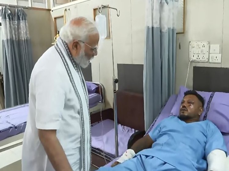 अहमदाबाद विमान हादसे में बचे एकमात्र यात्री विश्वास कुमार से पीएम मोदी ने मुलाकात की, जानें उनकी आपबीती