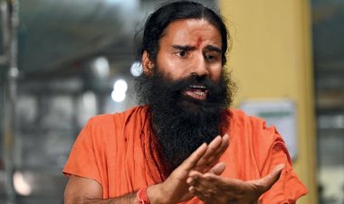 कथा-वाचक विवाद से एंटी-एजिंग तक: बाबा रामदेव का बेबाक बयान और जातिगत भेदभाव पर सख्त संदेश