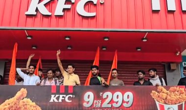 गाजियाबाद में सावन के दौरान KFC पर हंगामा: हिंदू रक्षा दल का विरोध, अखिलेश यादव ने BJP को घेरा
